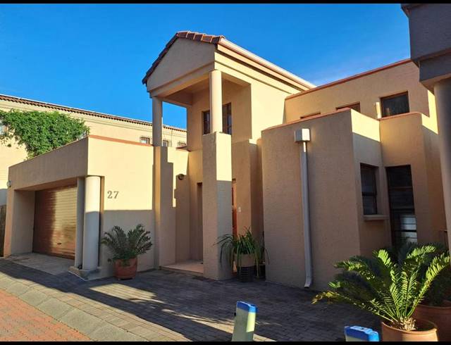 3 BEDROOM TOWNHOUSE FOR SALE IN NORTHCLIFF EXT 25